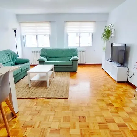 Piso Muy Amplio En Pleno Centro De Cantarrana - * Viveiro