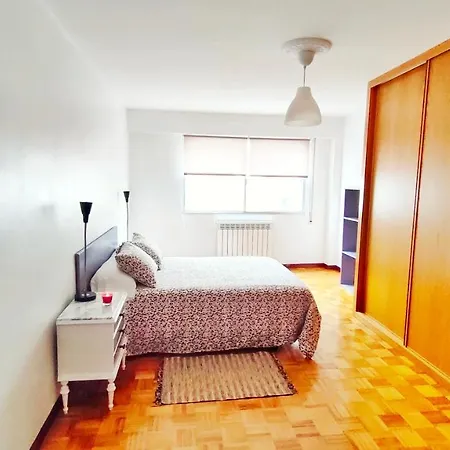 Piso Muy Amplio En Pleno Centro De Cantarrana - 비베이로
