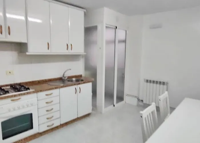Piso Muy Amplio En Pleno Centro De Cantarrana - 비베이로