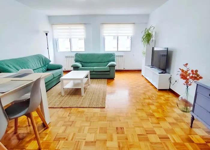 Piso Muy Amplio En Pleno Centro De Cantarrana - * 비베이로