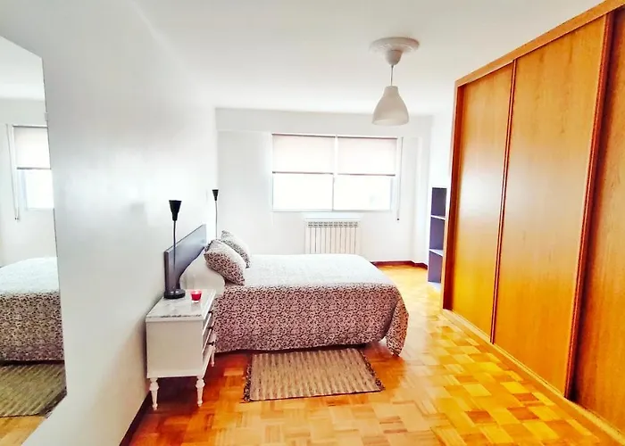 Piso Muy Amplio En Pleno Centro De Cantarrana - 비베이로